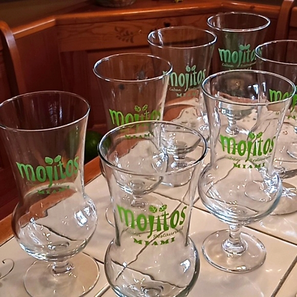 Vintage Mojitos Miami Cuban Restaurant 8" Hurricane Cocktail Glasses. Set of 11. - Picture 2 of 16